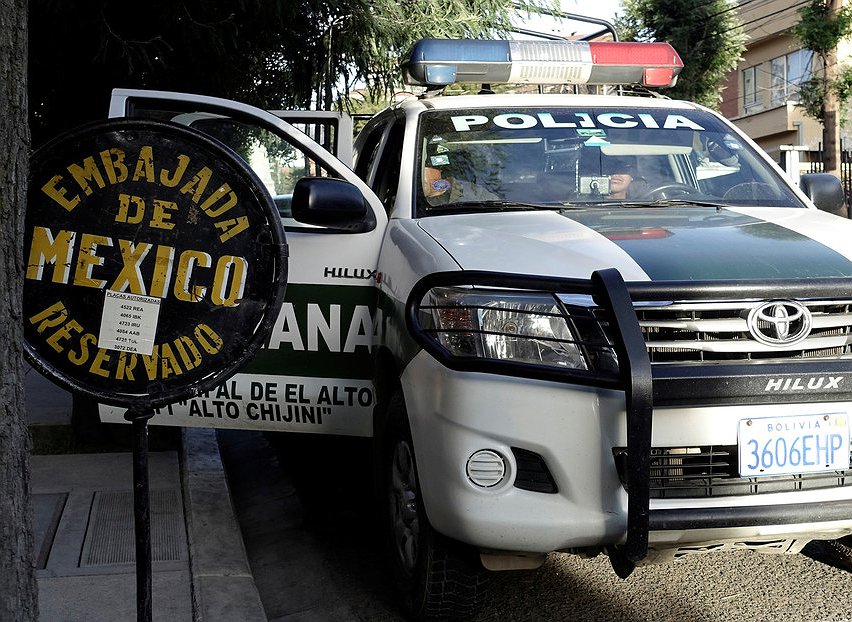 Basta de acoso a la Embajada de México por el gobierno golpista de Bolivia